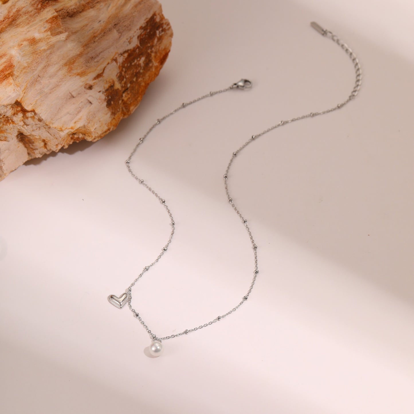 Fashion OL Heart-Shaped Stainless Steel Necklace with Gold Plating for Women, Clavicle Chain with Geometric Pendant