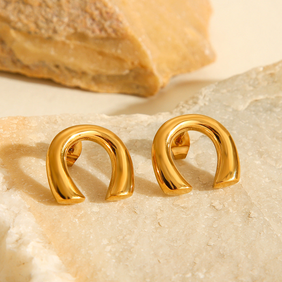 Orecchini Minimalisti in Acciaio al Titanio Geometrici con Placcatura in Oro 18K, Design a Cerchio Curvo, Gioielli da Donna alla Moda e Versatili