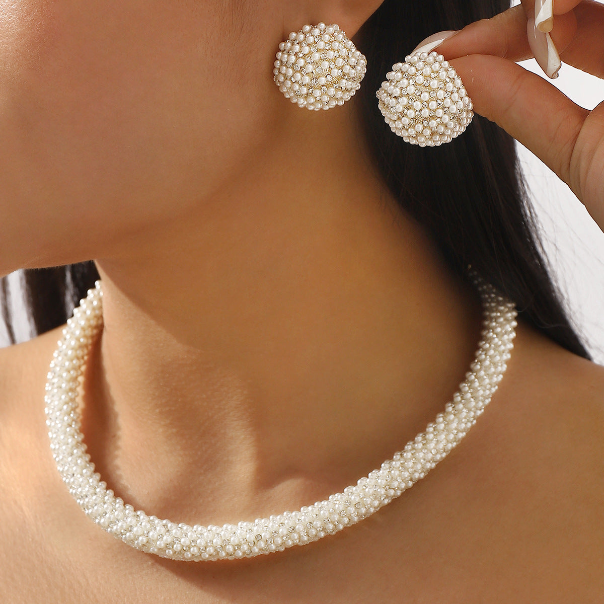 Parure Elegante di Collana e Orecchini di Perle in Stile Francese da Donna con Dettagli in Strass su Base in Lega e Catena di Perle Artigianale