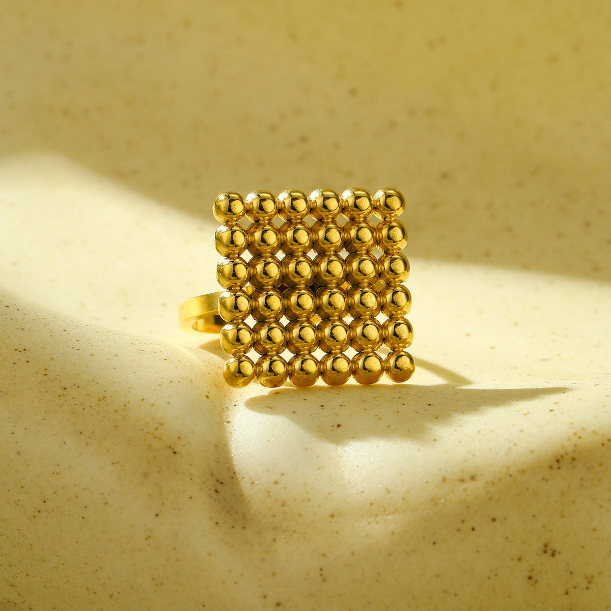 Anello Aperto Geometrico Minimalista in Acciaio al Titanio con Placcatura Sottovuoto in Oro 18K da Donna