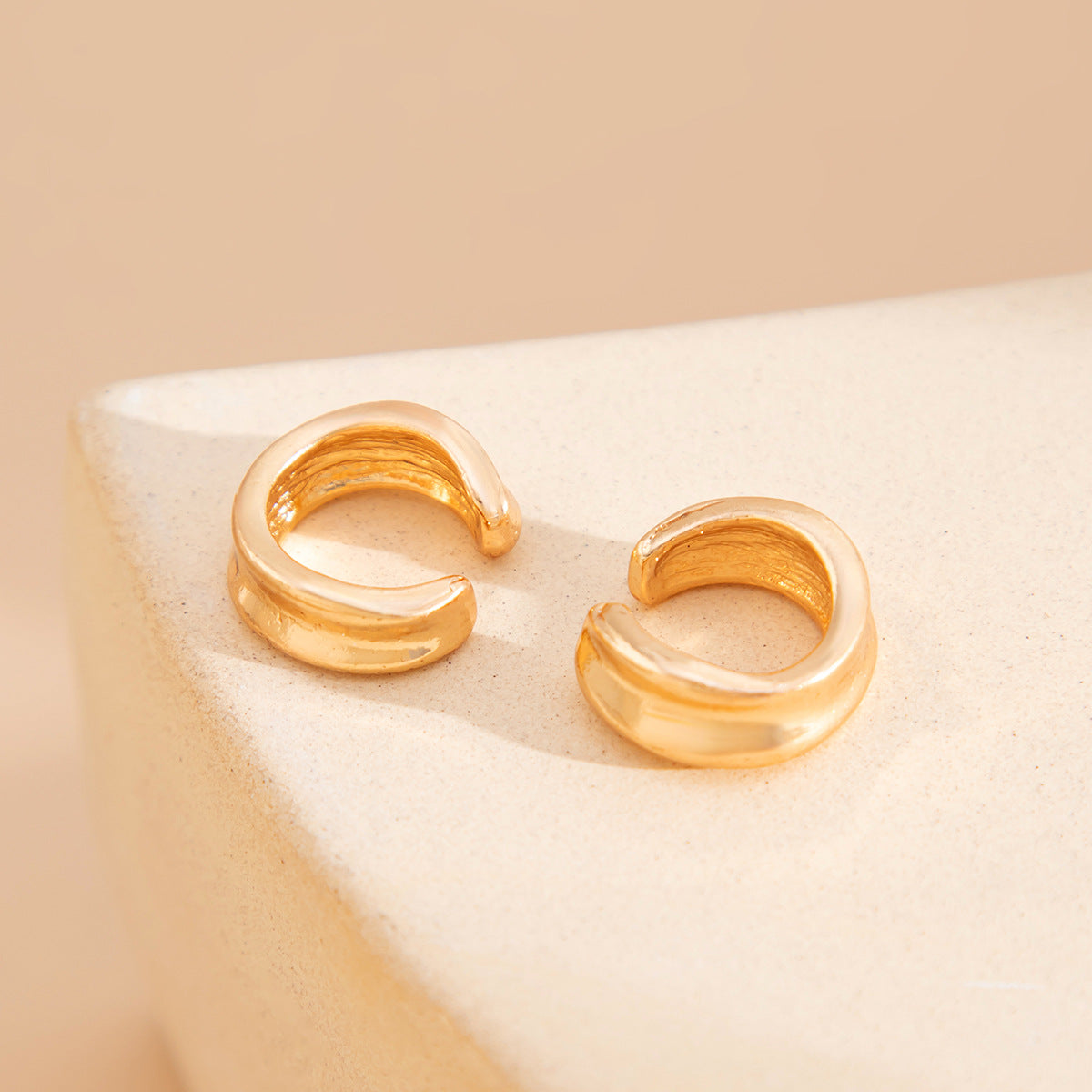 Minimalist Luxury Geometric C-Shape Plated Zinc Alloy Clip-On Earrings for Women