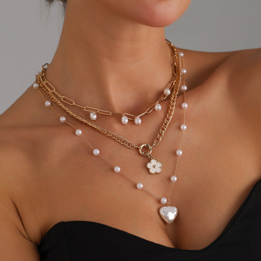 Vintage Floral Five-Petal Flower Heart Pendant Necklace for Women Alloy Electroplated Clavicle Chain