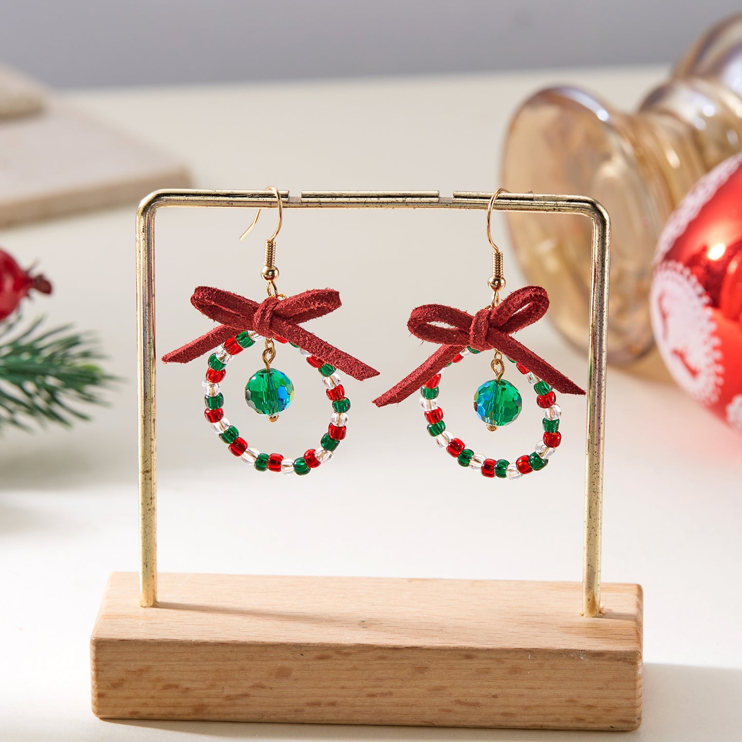 Pendientes largos asimétricos vintage con motivos navideños en pedrería y abalorios sobre base de metal chapado para mujer
