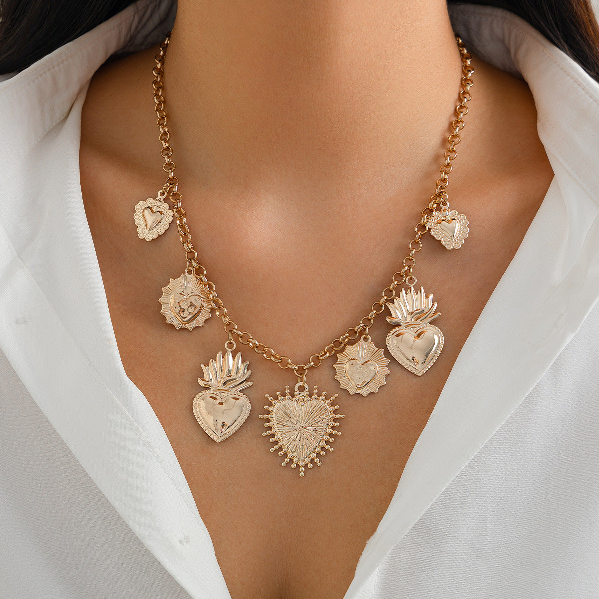 Collana con ciondolo a forma di cuore a ciliegia minimalista con intarsio in strass in lega su catena a O da donna