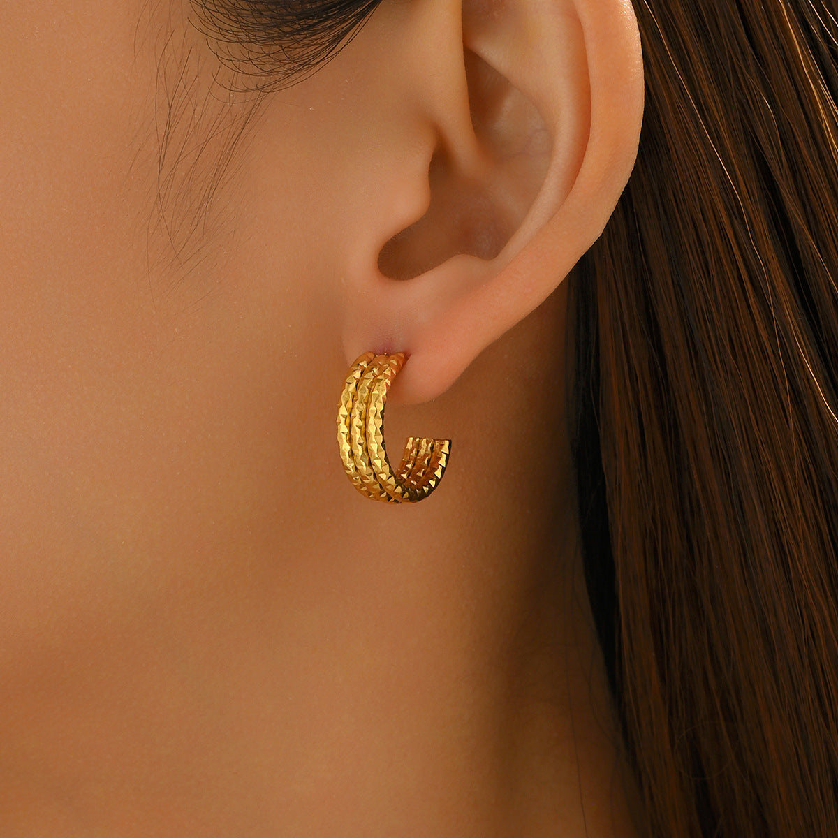 Pendientes de mujer plisados y escalonados en forma de U geométrica de cobre con acabado chapado para oficina a la moda