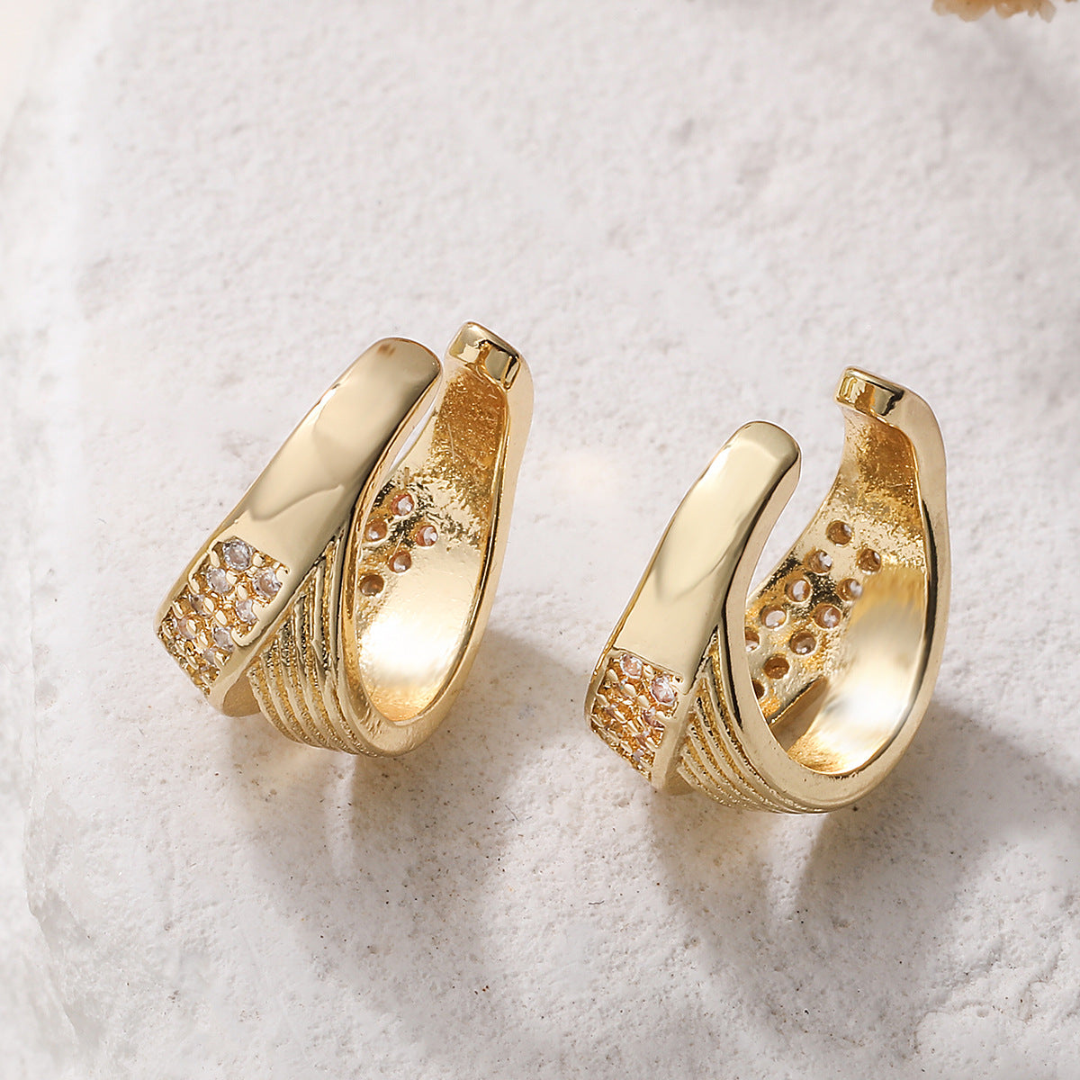 Minimalist Luxury 18K Gold Plated Brass Geometric Micro-Inlay Cubic Zirconia U-Shape Clip-On Earrings for Women