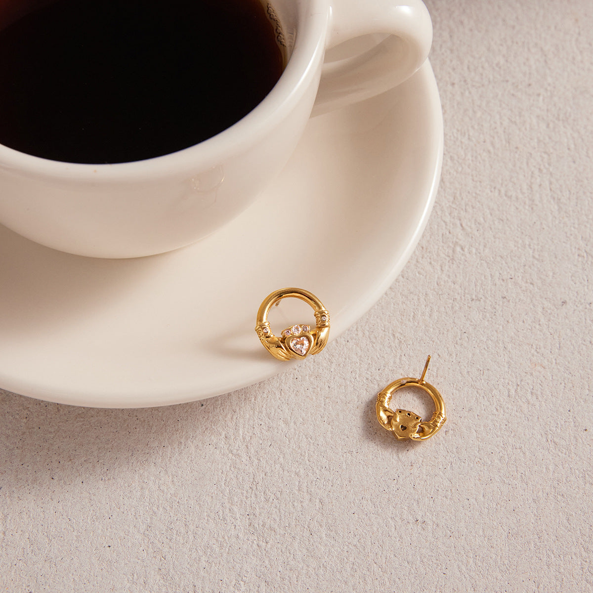 Pendientes de acero de titanio con forma de mano geométrica e incrustaciones de circonio, chapados en oro al vacío PVD, aretes modernos y elegantes para mujer