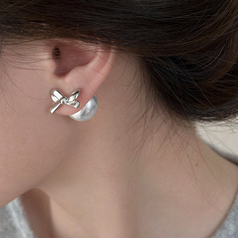 Pendientes elegantes de perlas con forma de lazo francés vintage con postes de acero chapado en oro para mujer