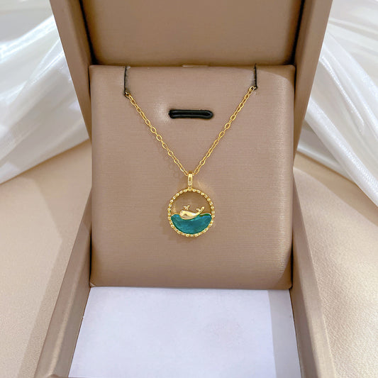 Collana con pendente a balena geometrica in acciaio al titanio con strass, lusso, fresca e dolce