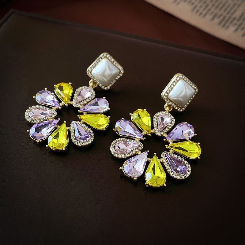 Orecchini a perno vintage in lega a forma di goccia con intarsio in strass e perni in acciaio inossidabile da donna