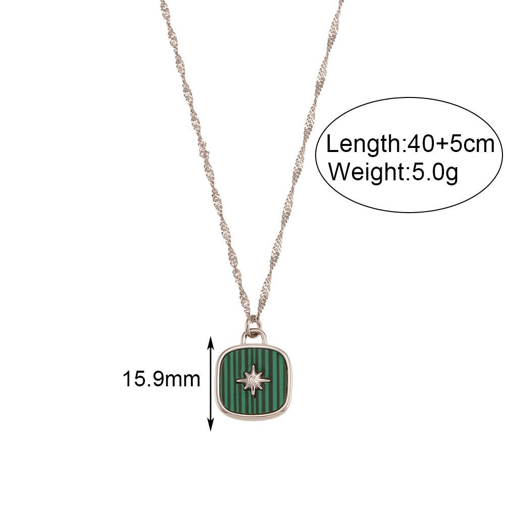 Collar con colgante minimalista de corazón de acero de titanio con chapado en oro de 18K y acabado esmaltado para mujer