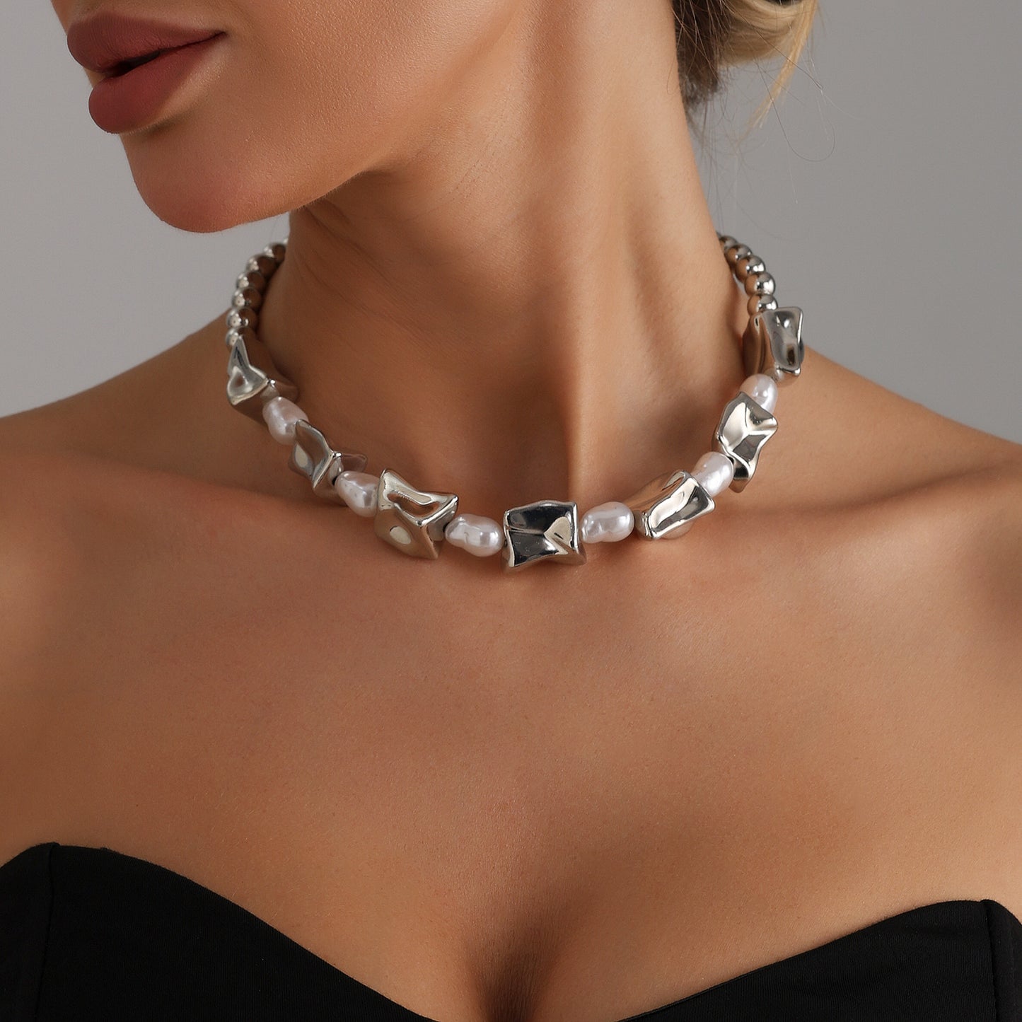 Irregular Geometric Pearl Beaded Necklace for Women with Electroplated Metal Finish Fashion Minimalist Clavicle Chain