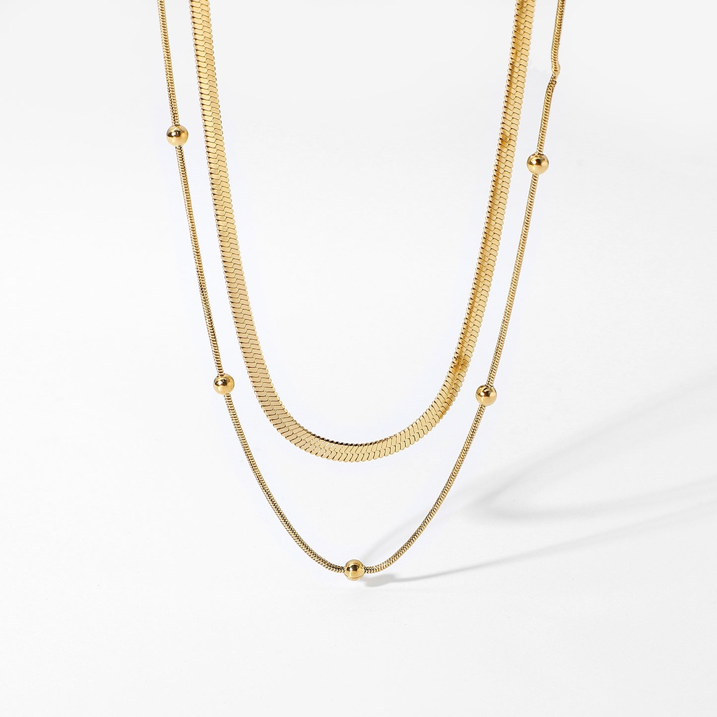 Collar gargantilla de acero inoxidable geométrico minimalista con cuentas chapadas en oro de 14 quilates y cadena de serpiente para mujer