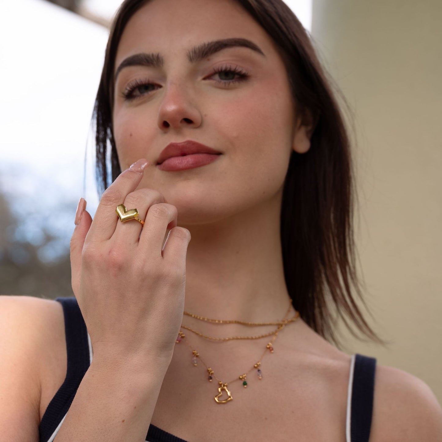 Anillo abierto minimalista de acero inoxidable con forma de corazón y acabado chapado para mujer