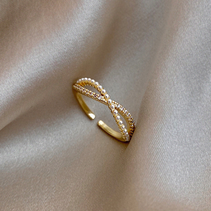 Anillo de círculo abierto geométrico vintage en cobre con acabado esmaltado e incrustación de circonita