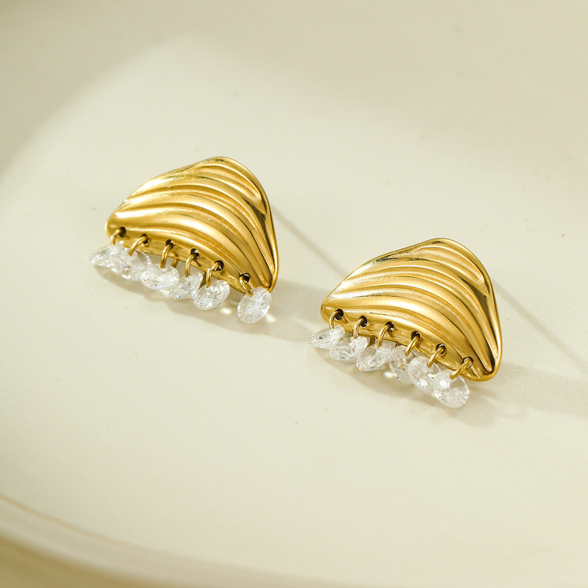 Pendientes de acero inoxidable dorado con diseño geométrico vintage y circonitas para mujer