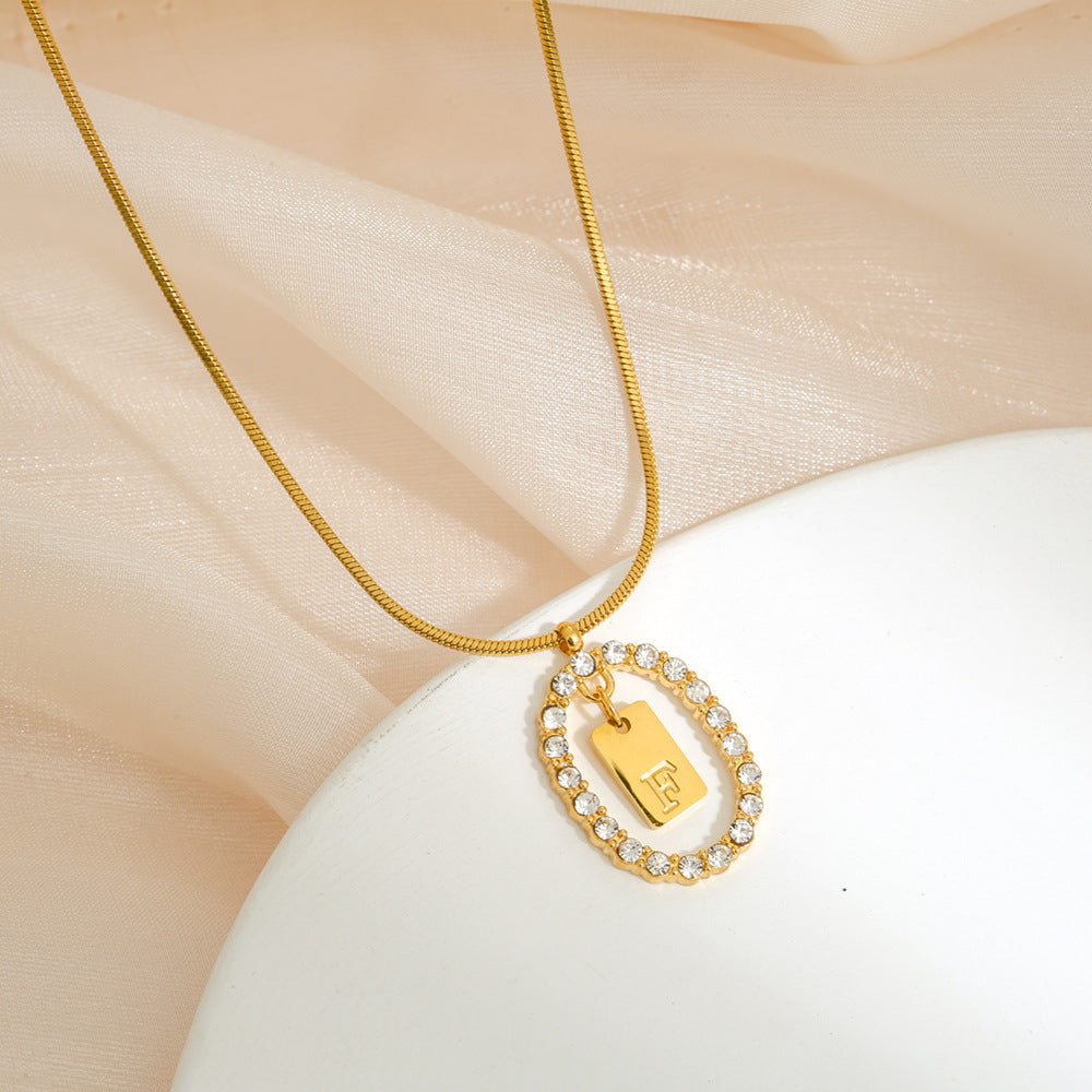 Collana da donna con ciondolo a lettera in acciaio inossidabile, minimalista, con strass, su catena snake