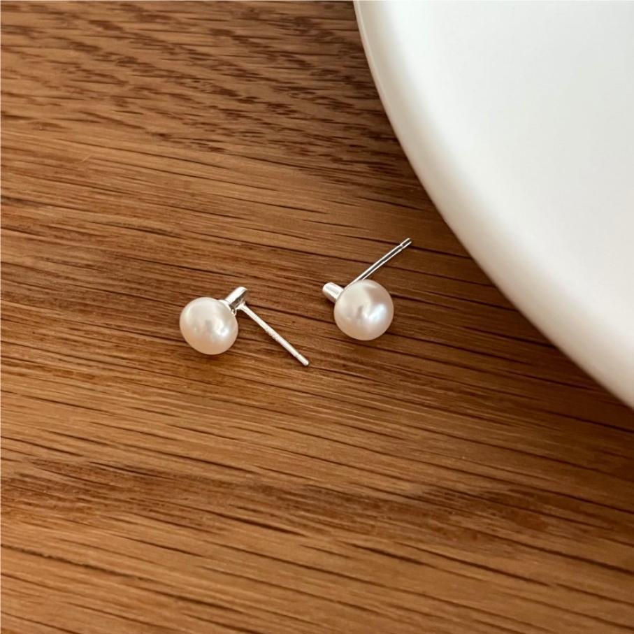 Minimalist Geometric Letter Shape 925 Sterling Silver Stud Earrings for Women with Polished Finish