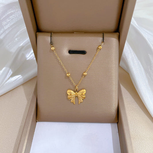 Collana da Donna con Catenina di Farfalle e Ciondolo Geometrico Floreale Placcato in Acciaio al Titanio