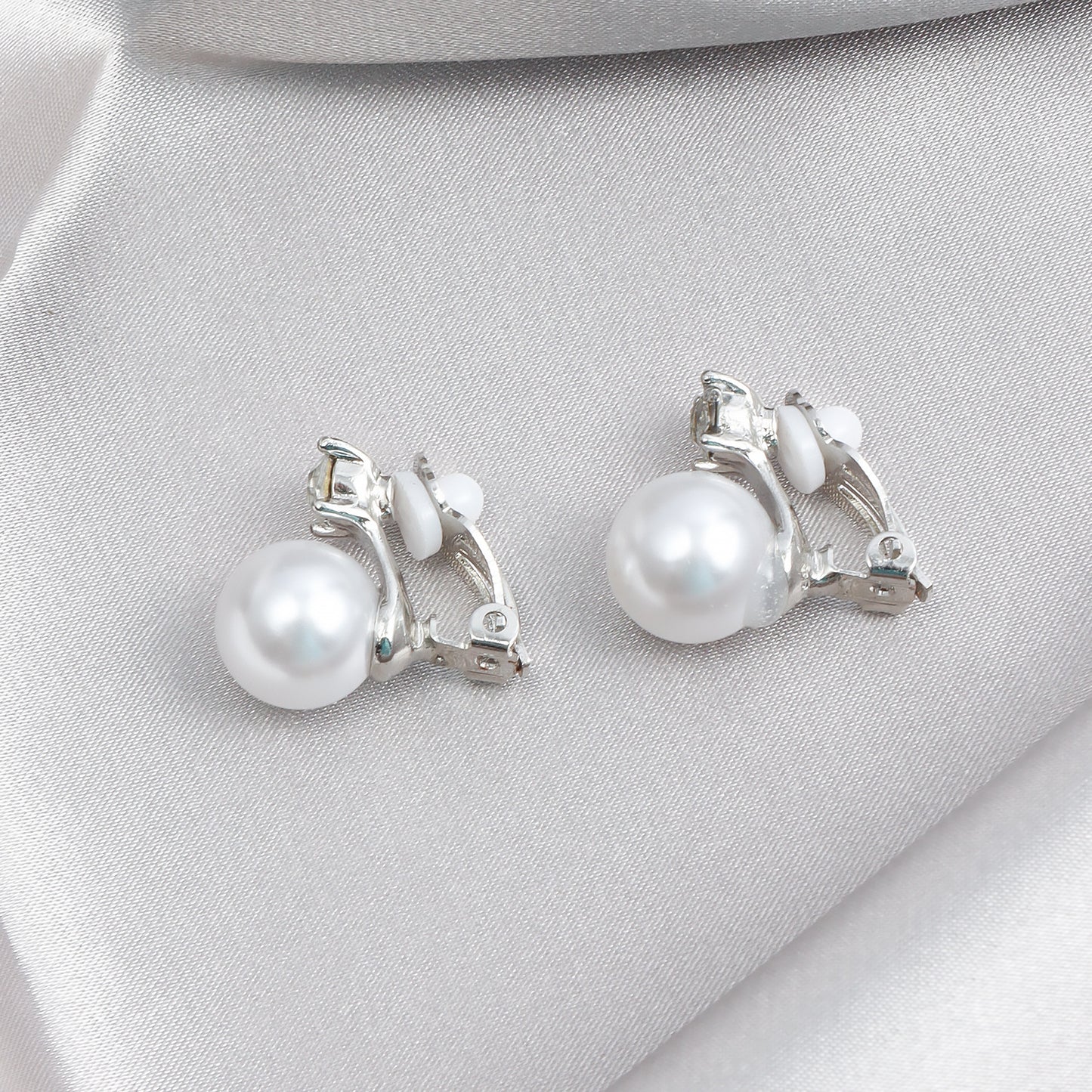 Pendientes de tuerca minimalistas geométricos estilo perla para mujer con detalles de pedrería y cierres de metal galvanizado