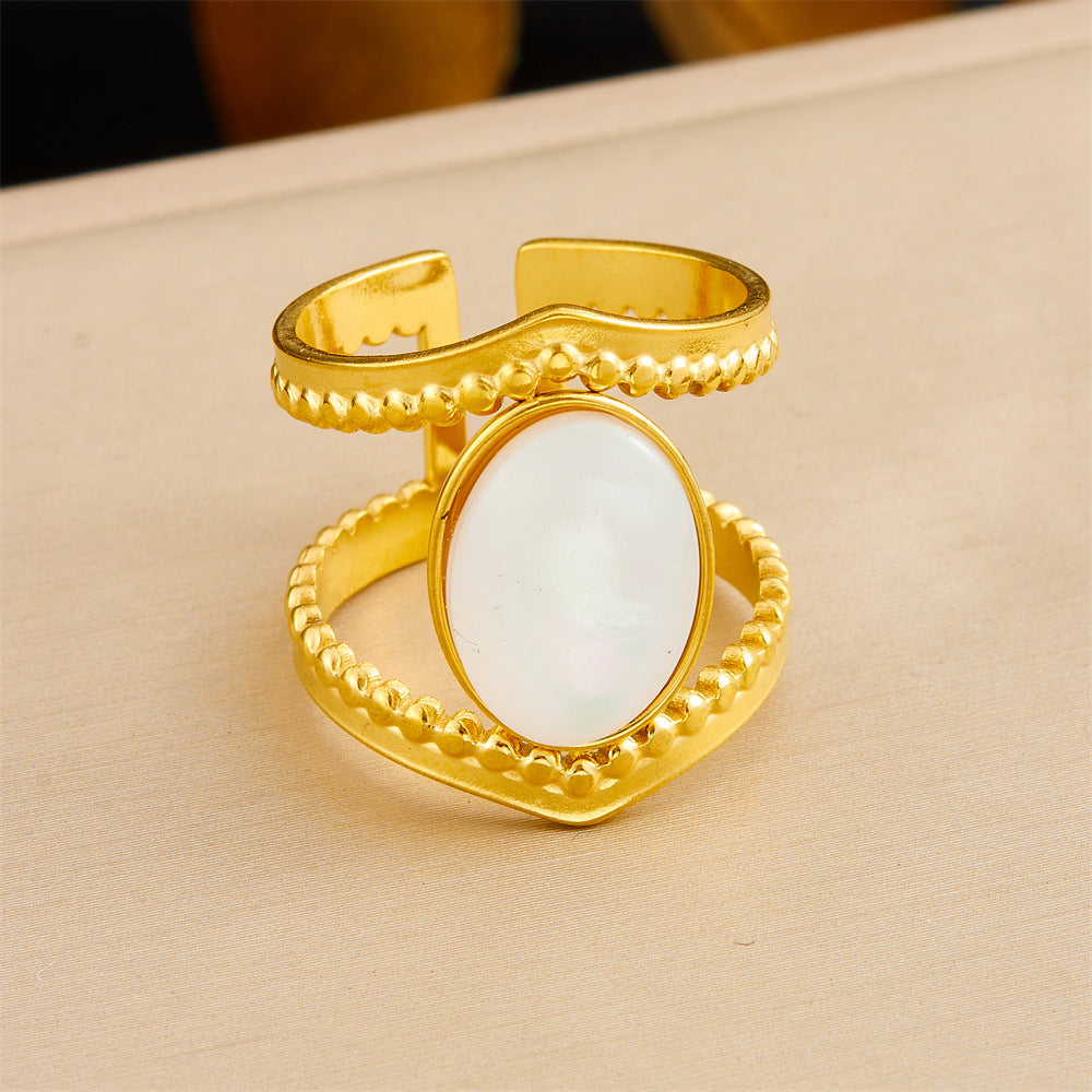 Anillo de acero inoxidable geométrico de estilo vintage con baño de oro de 18 quilates y detalle de corazón asimétrico para mujer