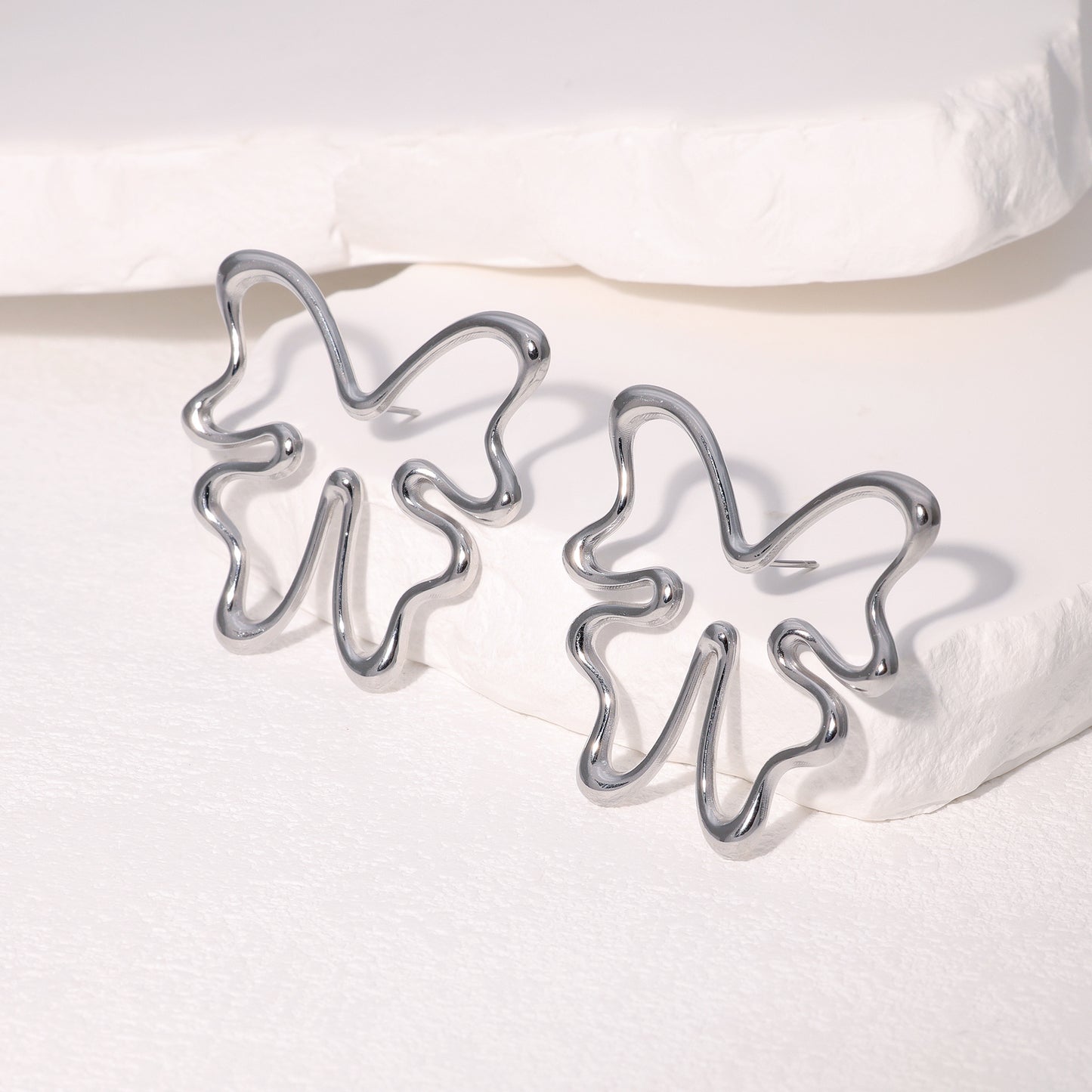 Orecchini a perno a forma di farfalla, minimalisti, in acciaio inossidabile 304, con finitura placcata, da donna