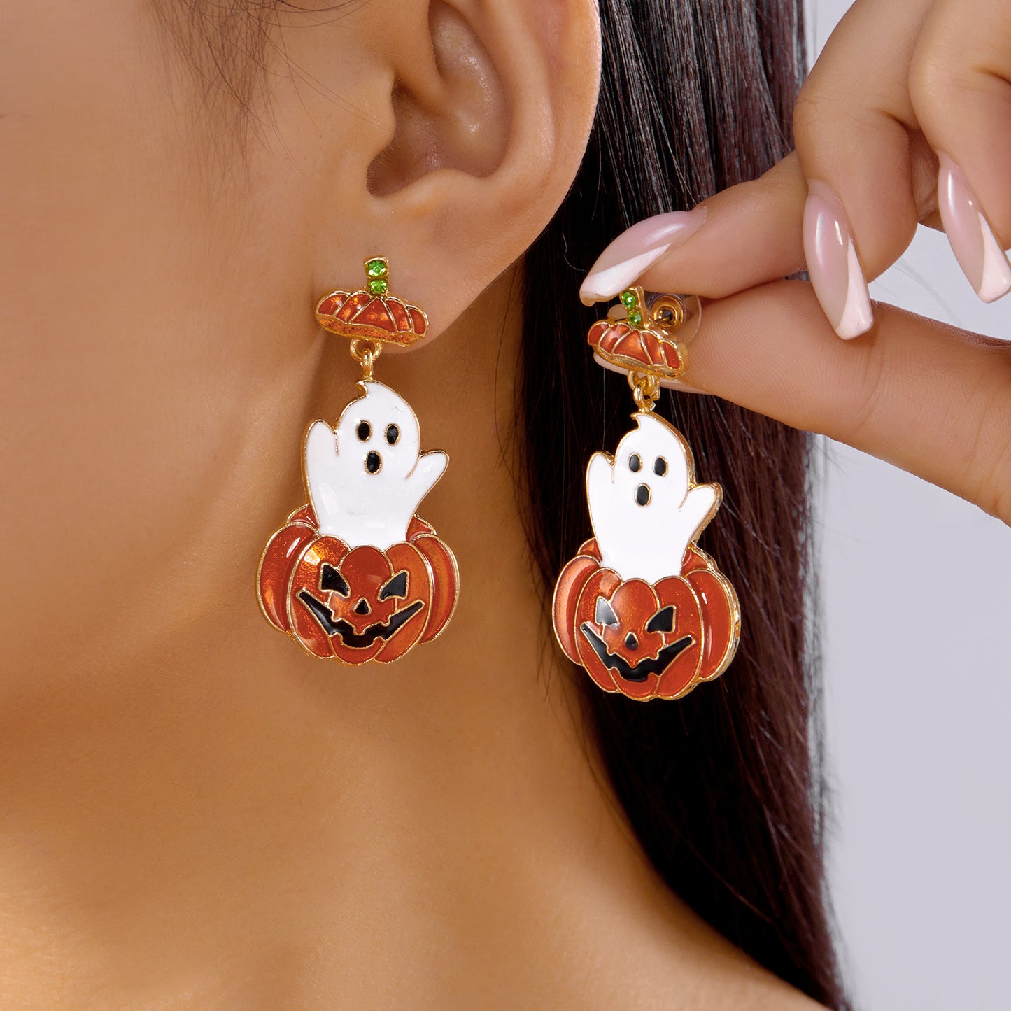 Pendientes de aro bonitos con diseño de calabaza para Halloween, para mujer, con cuerpo de aleación y acabado esmaltado