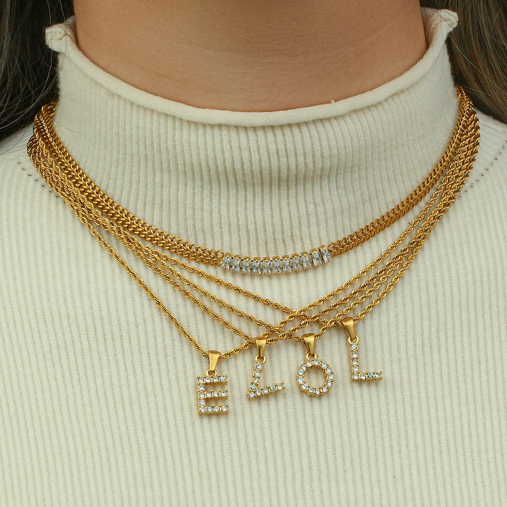 Collana da donna minimalista con pendente a lettera in stile Ins, catena in acciaio inossidabile e pendente in acciaio al titanio placcato