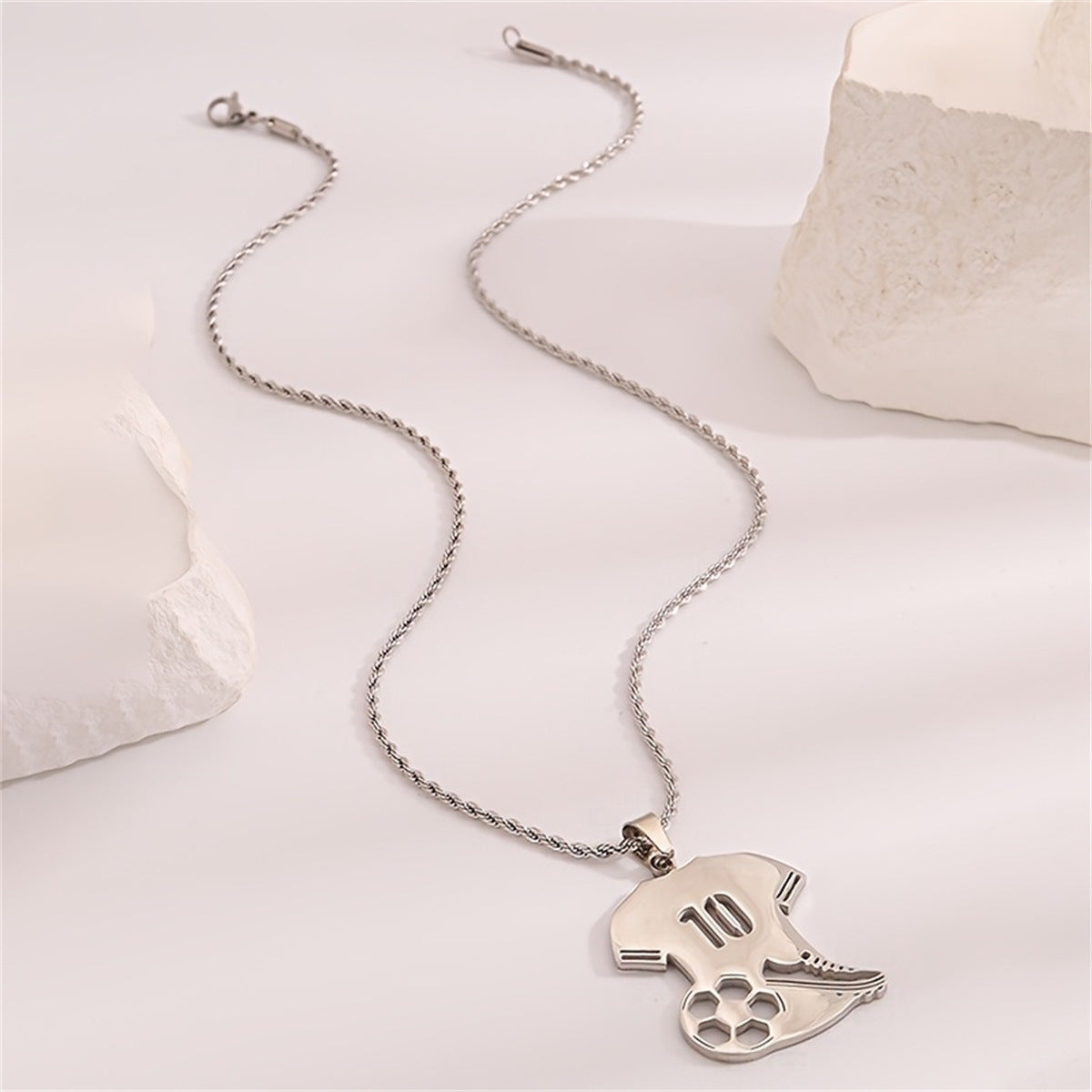 Collana con Pendente da Calcio Geometrico Sportivo in Acciaio Inossidabile e Acciaio al Titanio con Finitura Lucida Unisex