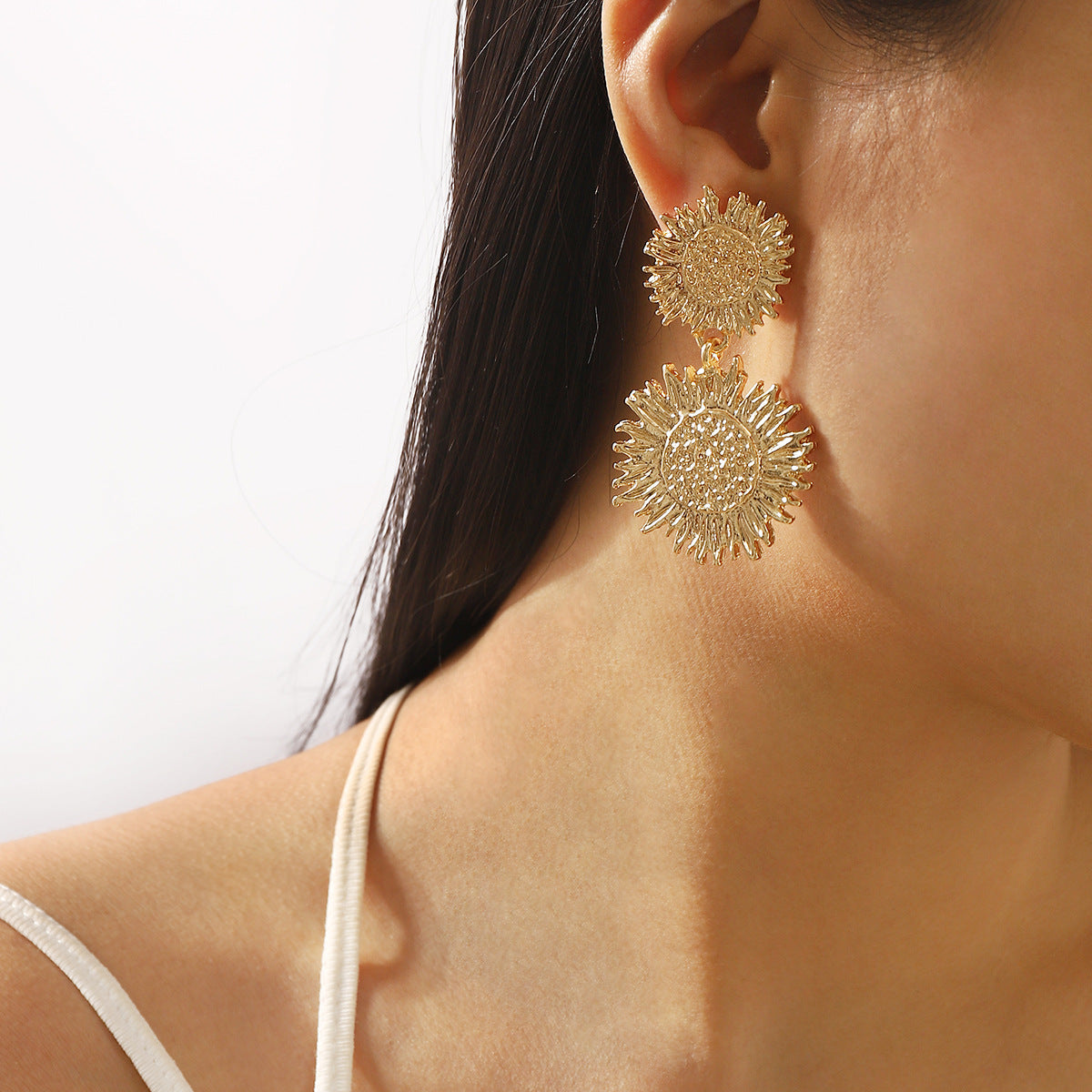 Pendientes colgantes minimalistas florales de girasol para mujer en aleación de zinc con acabado chapado