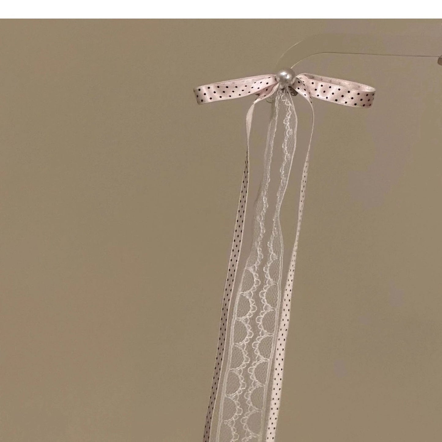 Elegante fermaglio per capelli da donna con fiocco e perle, design a pois in pizzo, molletta a becco d'anatra minimalista in tessuto e perle simulate