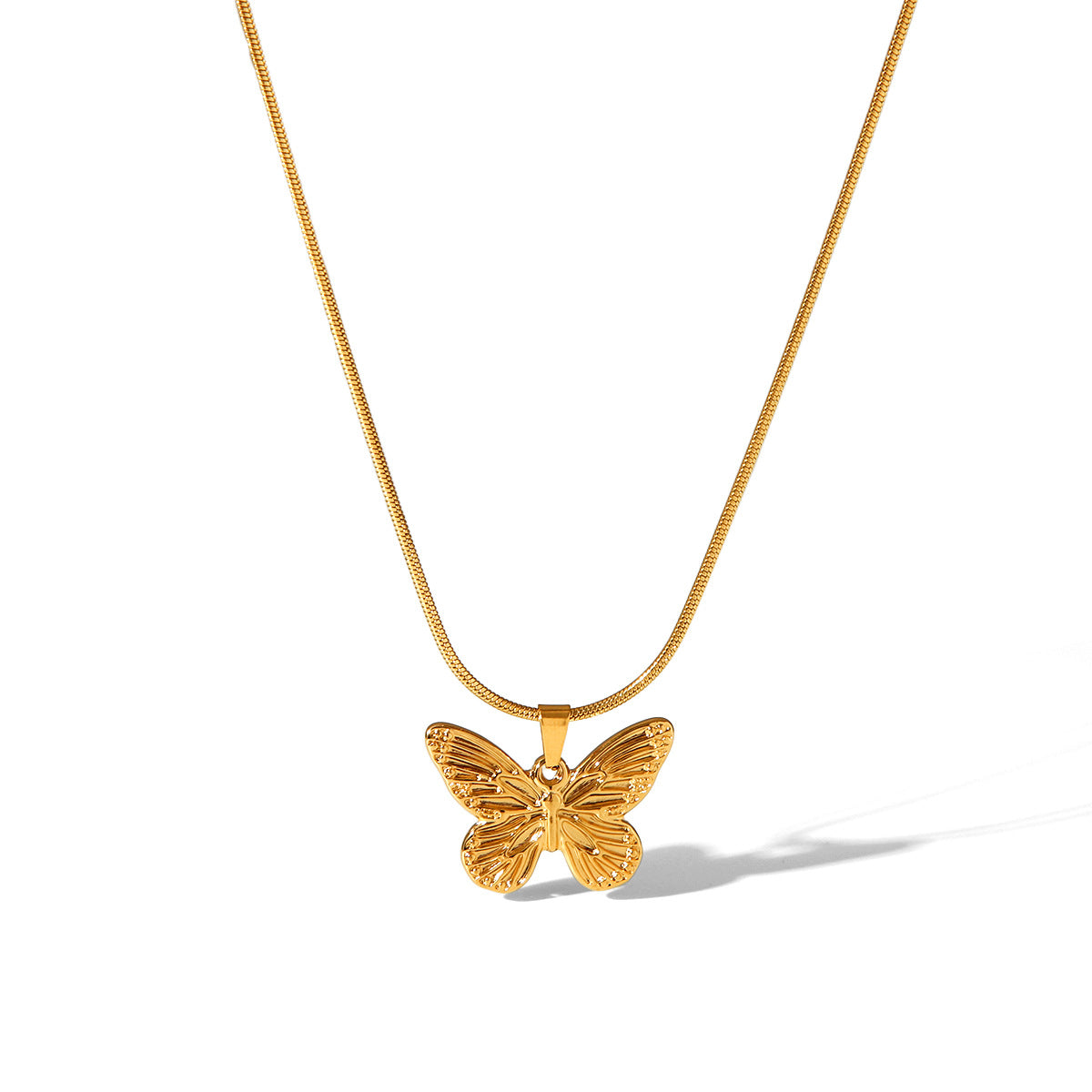 Collana Minimalista con Ciondolo a Farfalla in Acciaio al Titanio Placcato Oro 18K su Catena Snake per Donne