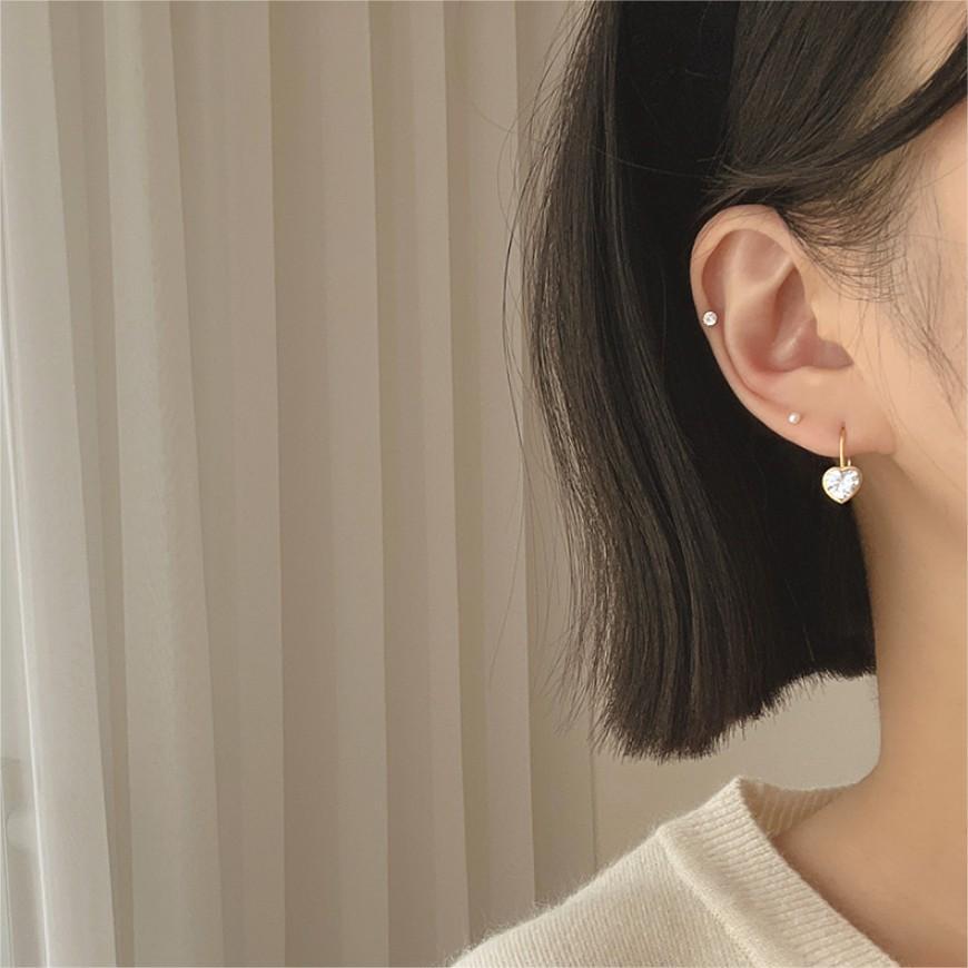 Pendientes Minimalistas de Plata de Ley 925 con Circonita en Forma de Corazón y Acabado Bañado