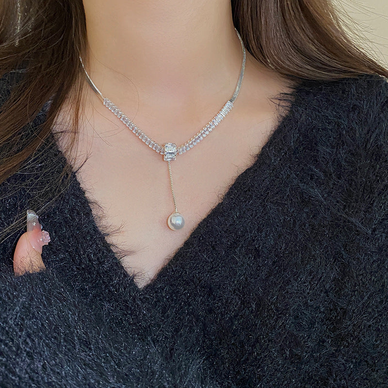 Collana con pendente a cuore a goccia in stile lusso con intarsio in strass in acciaio al titanio su catena in rame da donna