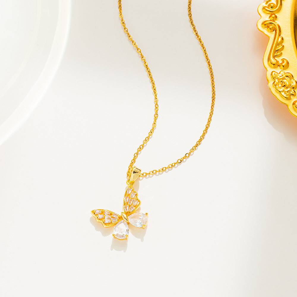 Collana Minimalista con Ciondolo a Farfalla in Acciaio al Titanio con Intarsio di Strass su Catena a O da Donna