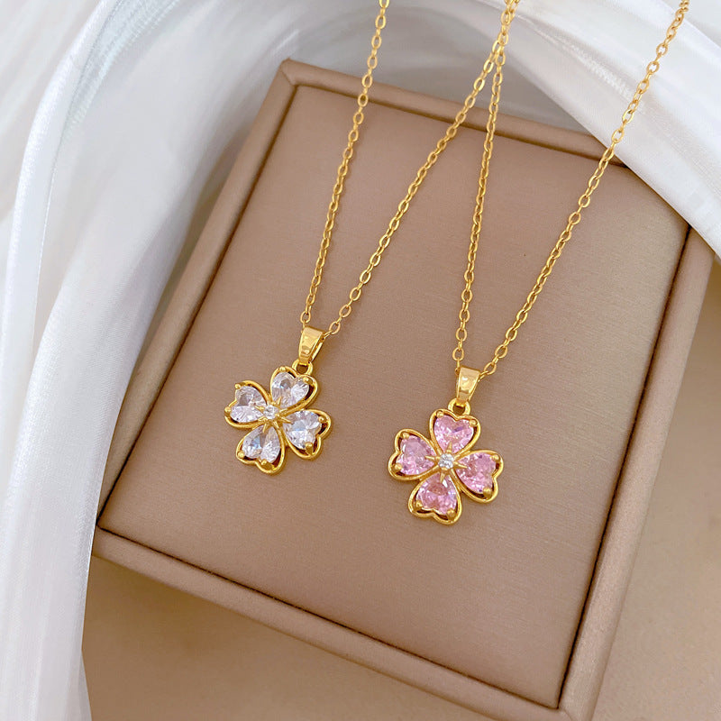 Set collana e orecchini geometrici da donna con cuore e quadrifoglio in acciaio inossidabile placcato lusso