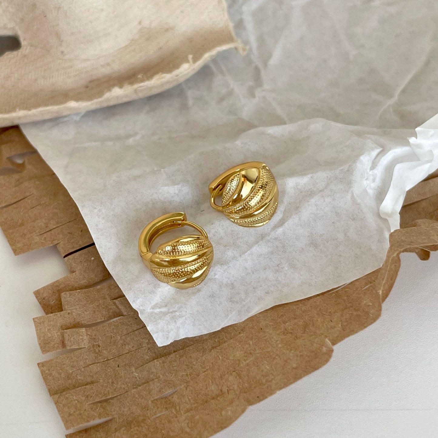 Pendientes Minimalistas Dulces de Plata de Ley 925 con Forma de Lágrima, Concha Geométrica e Incrustaciones de Perlas para Mujer