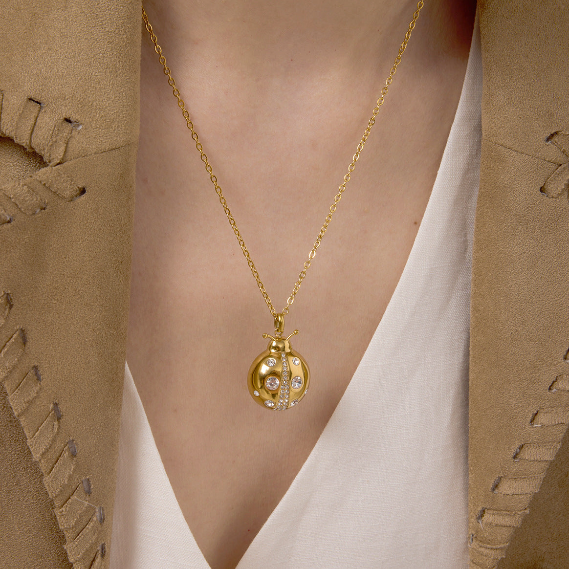 Parure di Collana e Orecchini in Acciaio al Titanio a Forma di Insetto alla Moda, con Finitura Elettrodeposita, per Donna