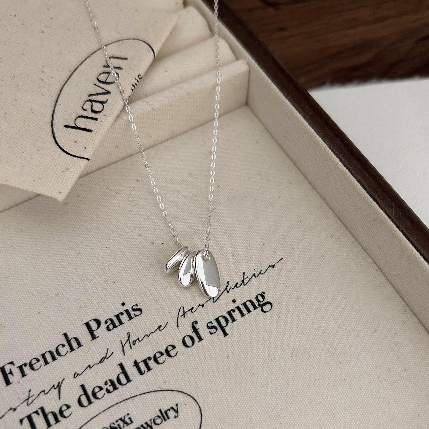 Minimalist Oval Pendant Necklace in 925 Sterling Silver with Electroplated Finish, Tulip-Inspired Geometric Design