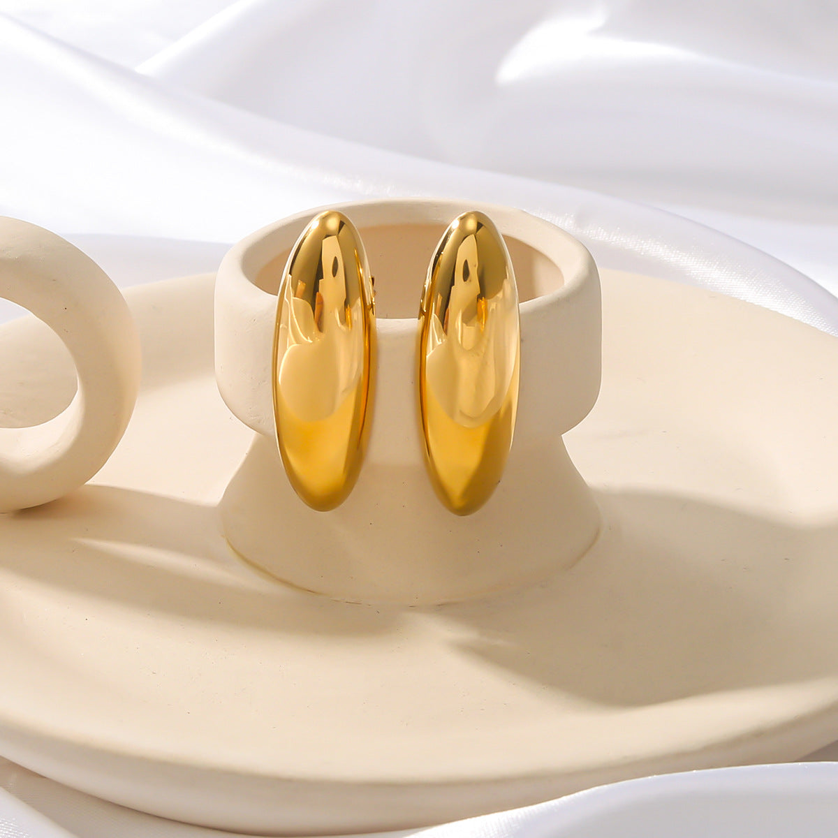 Minimalist Geometric Stainless Steel Drip-Shaped Earrings for Women with 18K Vacuum Plating Finish