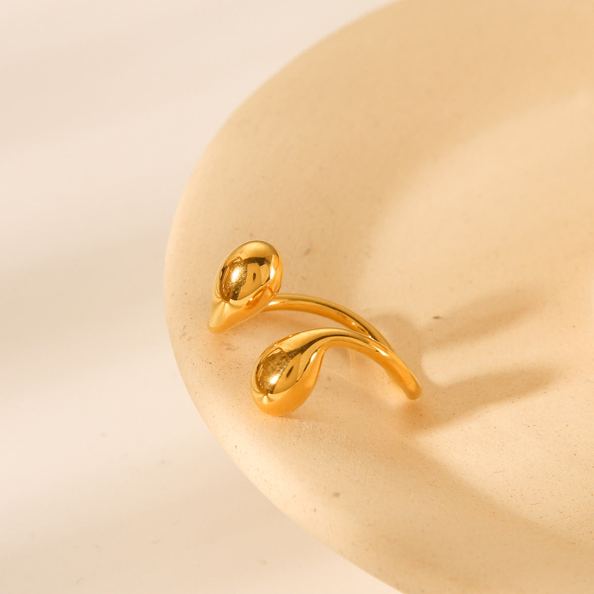 Anello geometrico Ins Style da donna in acciaio inossidabile placcato oro 18 carati con doppia goccia d'acqua