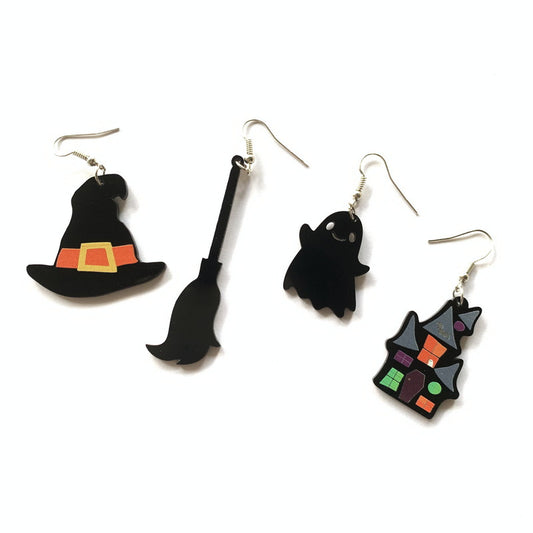Pendientes de acrílico con temática de Halloween, diseño de fantasmas, brujas, escobas, murciélagos, castillos, con personajes de dibujos animados y patrón impreso