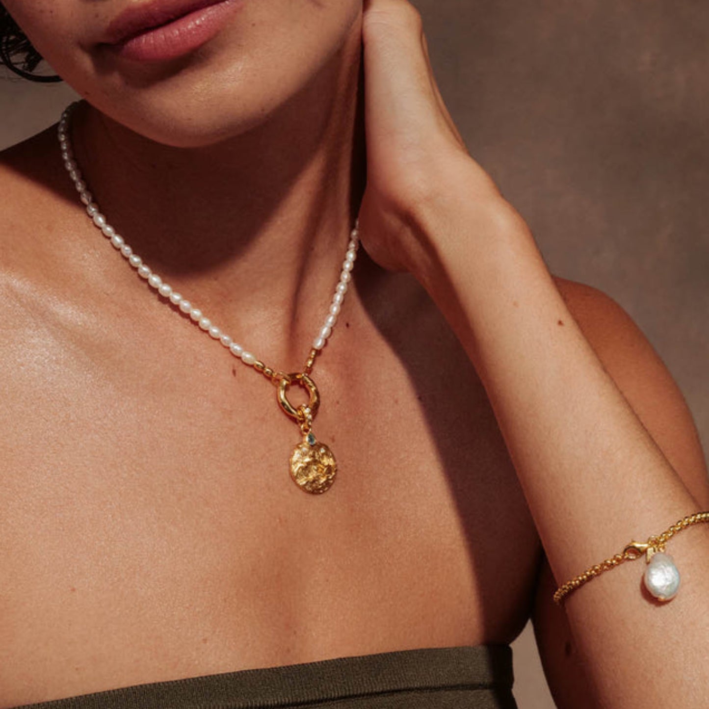 Vintage Gold Plated Geometric Round Brass Pearl Pendant Necklace for Women