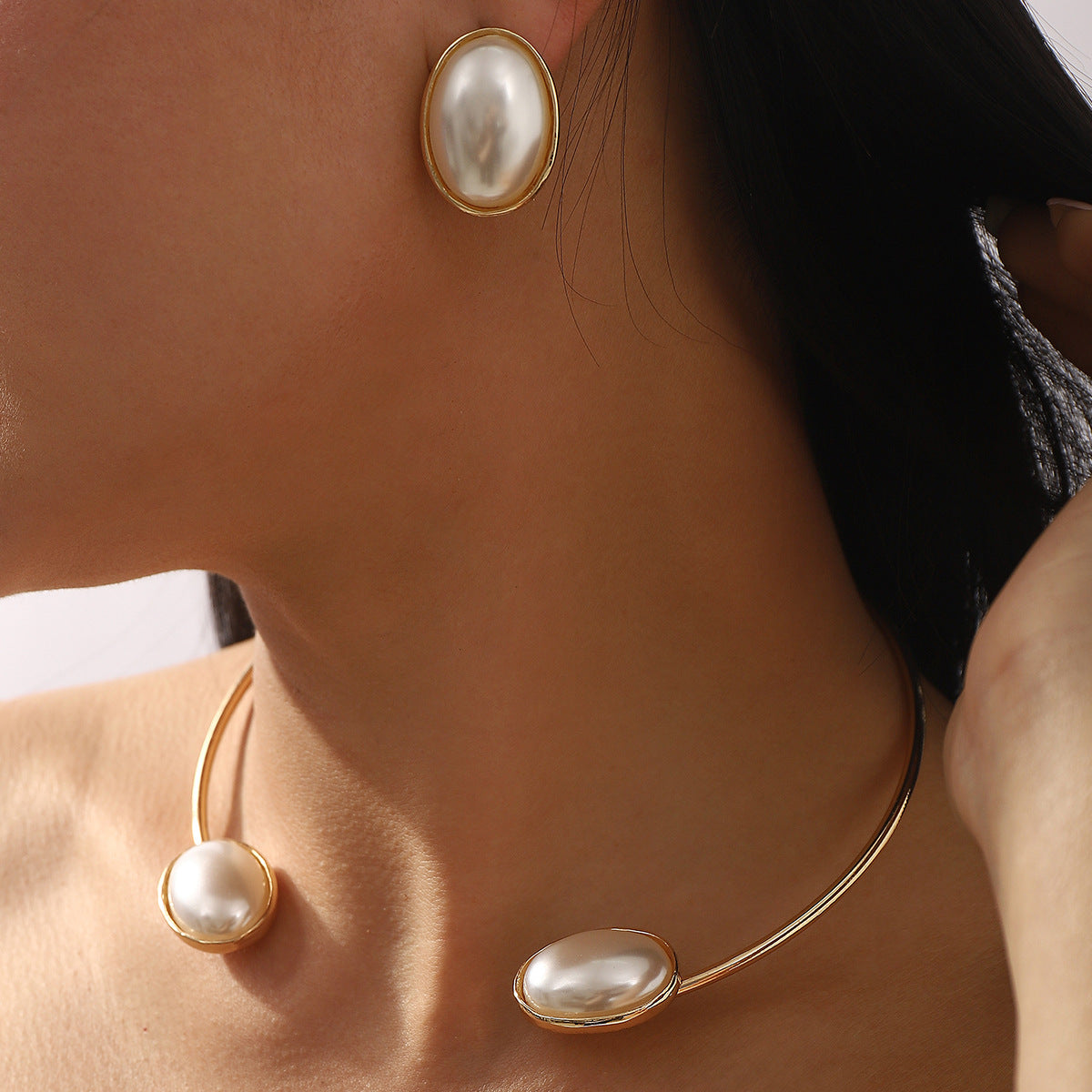 Collar geométrico de moda con base de aleación e incrustaciones de perlas simuladas para mujer