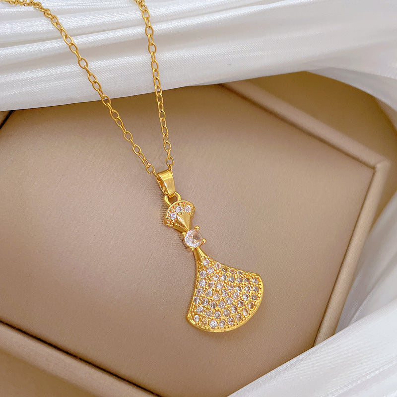 Collar con colgante minimalista de hoja de ginkgo en acero inoxidable con incrustaciones de diamantes de imitación para mujeres y hombres