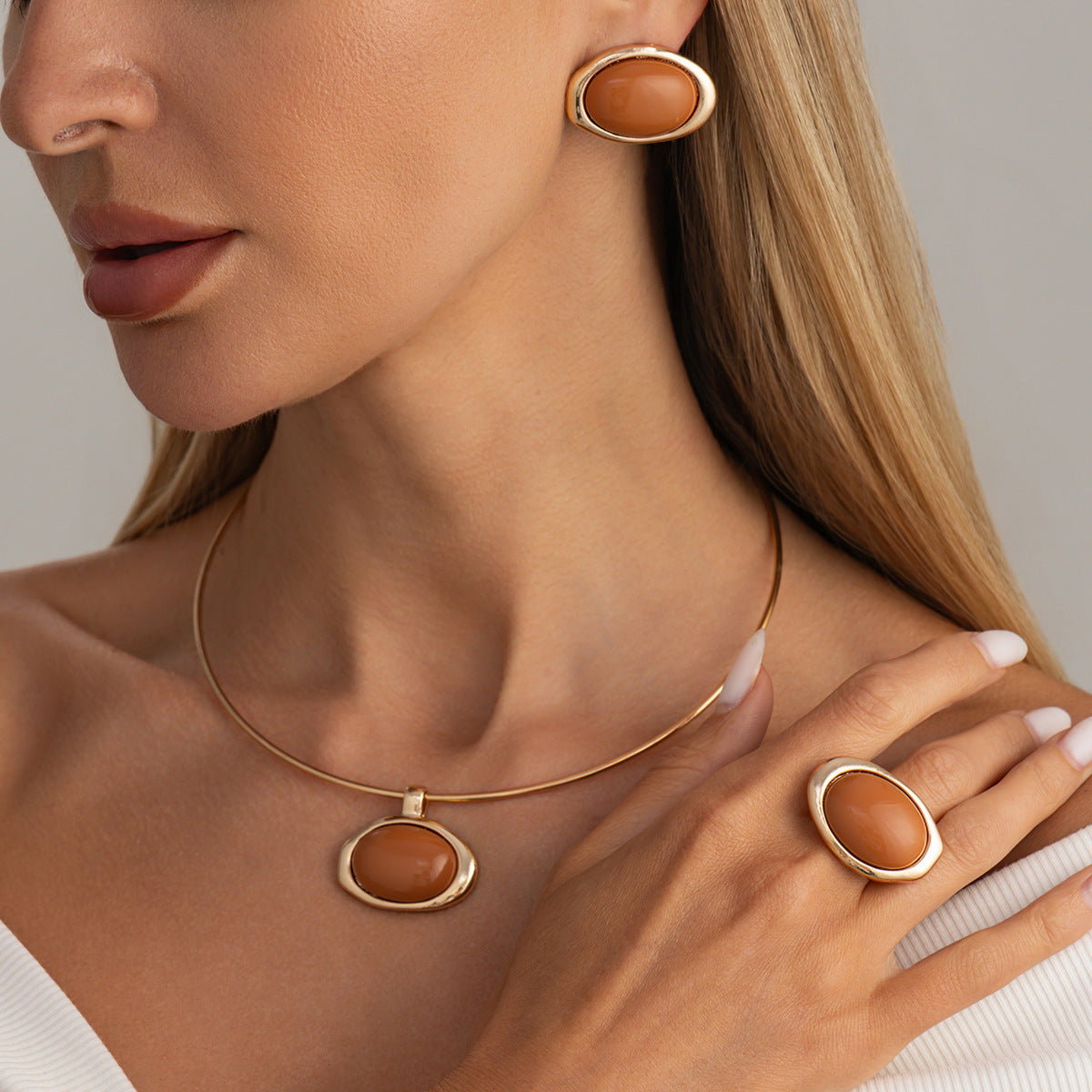 French Vintage Gradient Acrylic Geometric Oval Pendant Iron Plated Choker Necklace for Women