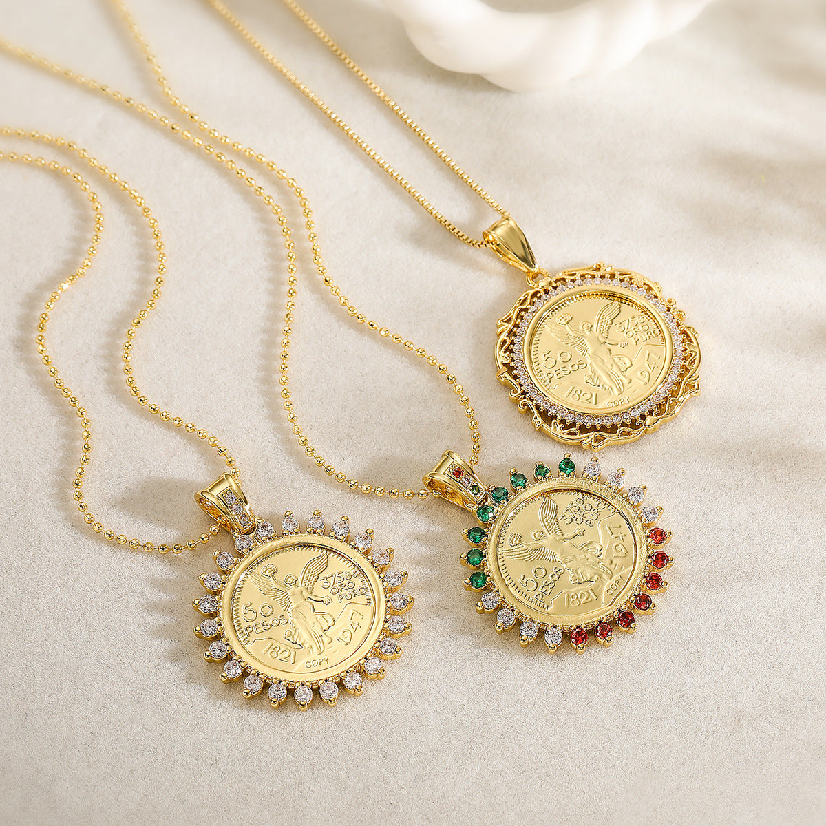 Collana girocollo minimalista da donna con base in rame, placcatura in oro 18 carati, intarsio in zircone, design geometrico, catena alla clavicola di tendenza