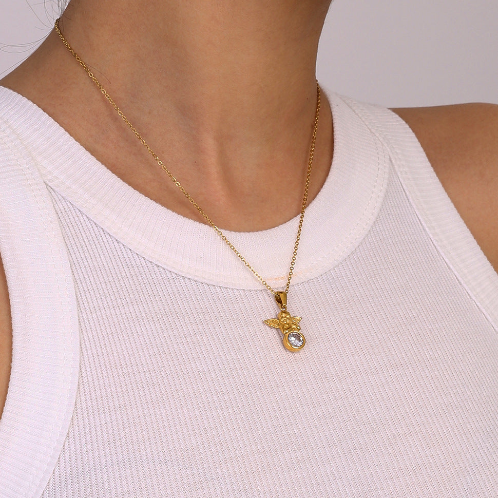 Elegante collana con ciondolo geometrico a forma di angelo in acciaio inossidabile con intarsi di strass e finitura placcata per donna