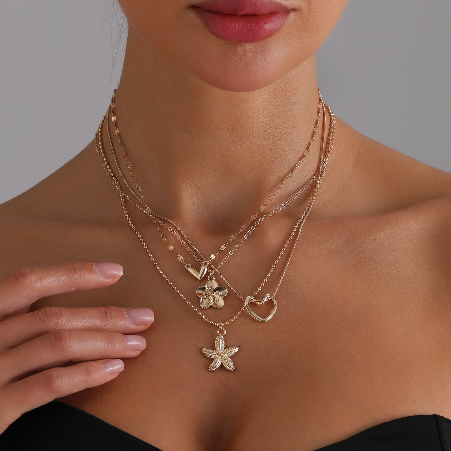 Vintage Floral Heart-Shaped Alloy Pendant Necklace with Plated Finish for Women