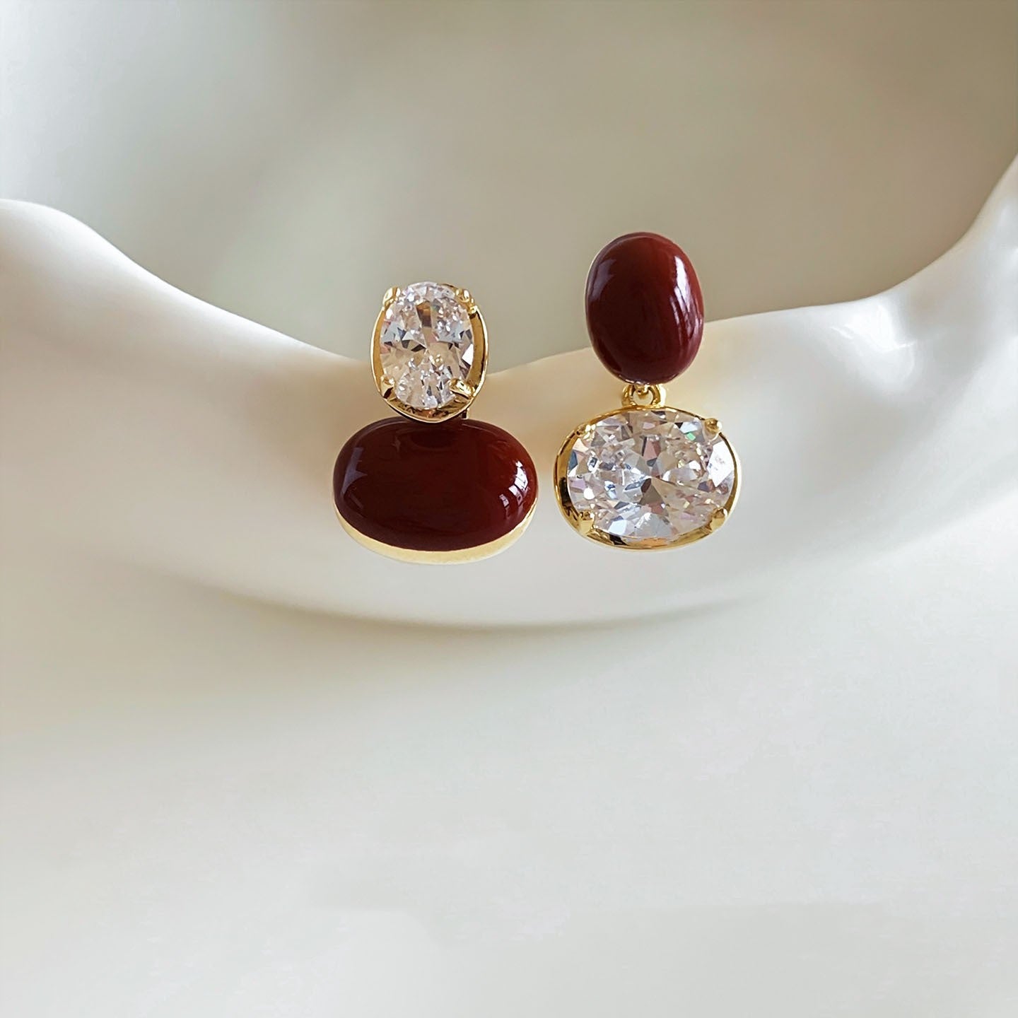 Retro Minimalist Geometric Resin Earrings with Zirconia Accents and 925 Silver Posts for Women